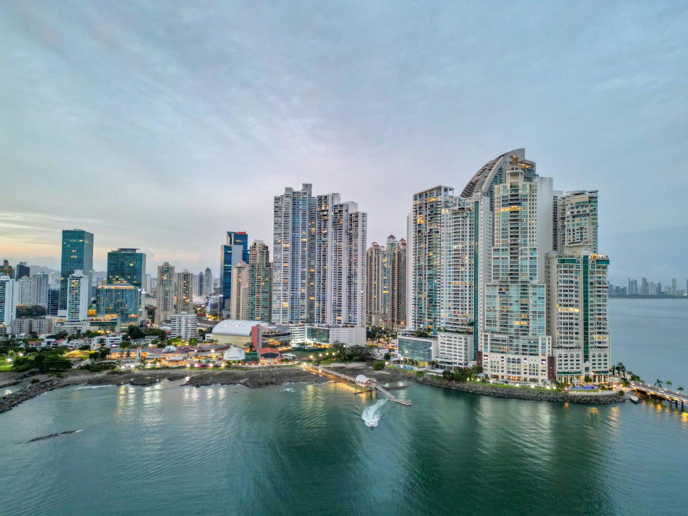 Torres residenciales frente al mar en Paitilla, Ciudad de Panamá